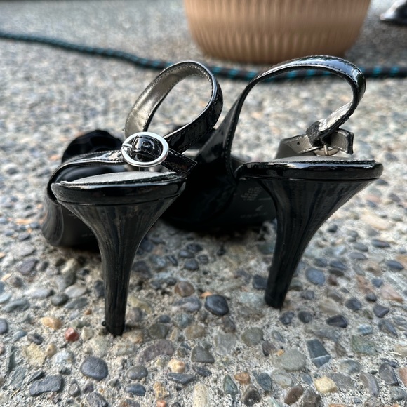 Findi heels with flower detail, size 7, black - Picture 6 of 7